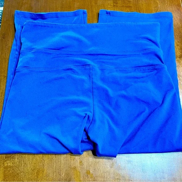 Under Armor- All Season Gear Wide Leg Crop Leggings - Picture 6 of 6